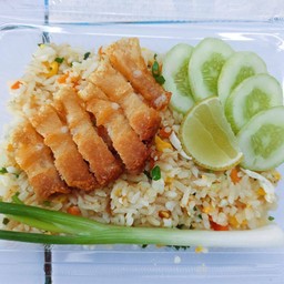 ข้าวผัดหมูกรอบ