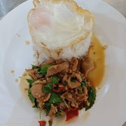 ข้าวกระเพราหมูนุ่ม(ฟรีไข่ดาว)