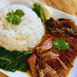 ข้าวขาหมูเนื้อล้วน
