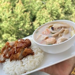[อร่อยซ่ากับโค้ก] เซตข้าวหมูแดดเดียว+ต้มยำทะเล +  โค้ก ออริจินัล (ขวด)