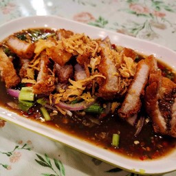 ยำสามชั้นทอด
