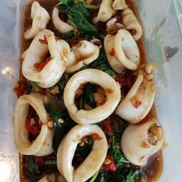 กระเพราปลาหมึก