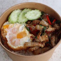 ข้าวกะเพราหมูสามชั้น