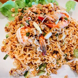 ลาบมาม่ากุ้งหมูยอ