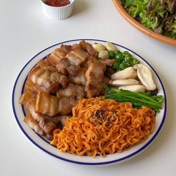 มาม่าเผ็ดหมูย่างเกาหลี