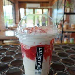 สตอเบอรี่นมสด