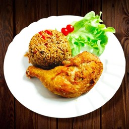 ข้าวผัดพริกเผาน่องไก่