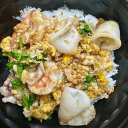 ข้าวต้มแห้ง เลือกเนื้อสัตว์ตามใจชอบได้เลยค่ะ (ในรูปคือทะเลค่ะ)