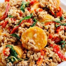 เต้าหู้ไข่ทอดกระเพราหมูสับ (กับข้าว)