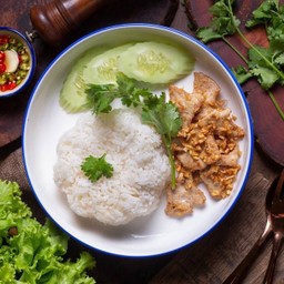ข้าวราดหมูกระเทียมพริกไทย