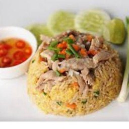 ข้าวผัดหมู ไข่ดาว