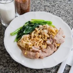 หมี่กรอบผัดซีอิ๊ว (หมู) Kob See Eiw