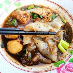 เส้นใหญ่