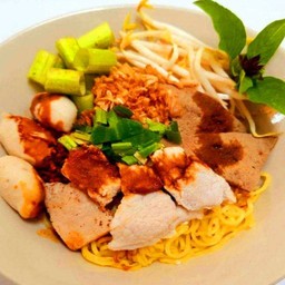 ก๋วยเตี๋ยว ^หมูหมัก^ (แห้ง)