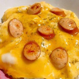 ข้าวราดไข่ข้นใส้กรอก