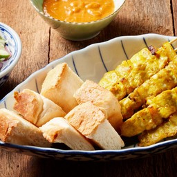 หมูสะเต๊ะ & ขนมปัง ชุดเล็ก