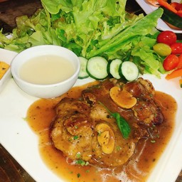 สลัดหมูพริกไทยดำ