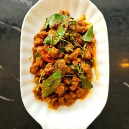 โปรตีนผัดเครื่องแกงเผ็ด