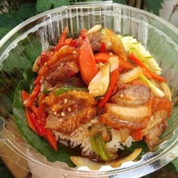 หมูกรอบผัดพริกเผา