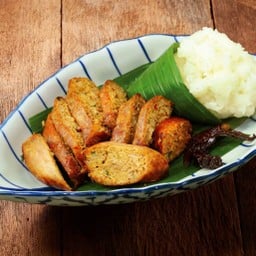 ไส้อั่วลำปาง & ข้าวเหนียวนุ่ม
