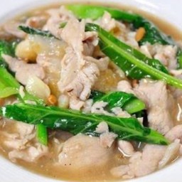 ไหญ่ ราดหน้าหมู