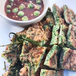 ข้าวน้ำพริกกะปิไข่ชะอม