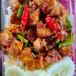 ข้าวผัดพริกแกง