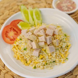 ข้าวผัดหมูยอ