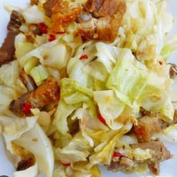 ข้าวผัดกระหล่ำน้ำมันหอย