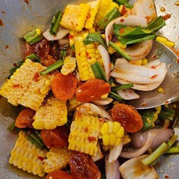 ยำข้าวโพดไข่แดงเค็ม