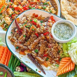 หมูกรอบผัดพริกเกลือ