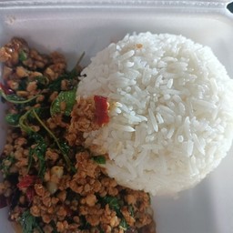 ข้าว  กระเพราพริกแห้ง