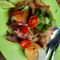 ข้าวหมูแดง+หมูกรอบ