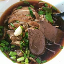 ก๋วยเตี๋ยวเป็ดพะโล้ พิเศษ
