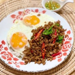 ข้าวกะเพราหมูสับ ไข่ดาวคู่