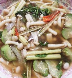 แกงเห็ดชิเมจิใส่บวบ
