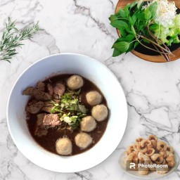 ก๋วยเตี๋ยวบัวขาวเนื้อตุ๋น