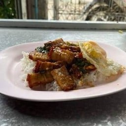 ข้าวราดกระเพราหมูกรอบ