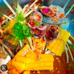 ยำกุ้งสดหอยแครงม่วงโพด