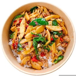 [อร่อยซ่ากับโค้ก] ข้าวกะเพราหน่อไม้ +  โค้ก ออริจินัล (กระป๋อง)