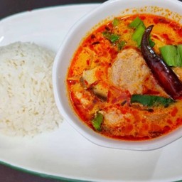 ชุดข้าวสวย+ต้มยำหมูเด้ง