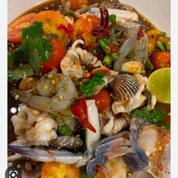 ยำเหลารวมมิตร กุ้ง หอยแครง ปูม้า