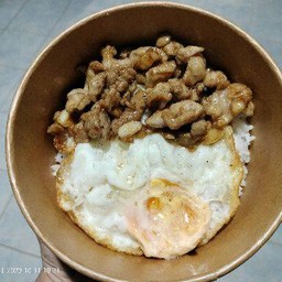 ข้าวกะเทียมไก่