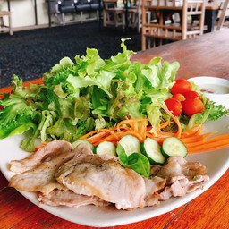 สลัดหมูสไลด์