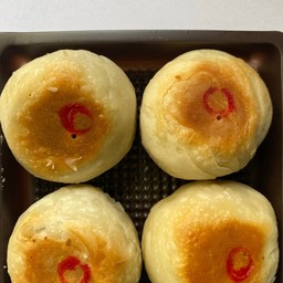 เปี้ยะเผือก เจ 4 ชิ้น