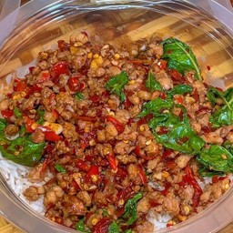 ข้าวราดกระเพราะหมูสับ