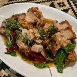 กะเพราหมูกรอบ - เป็นกับ