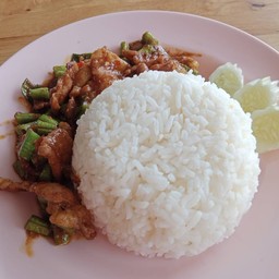 ผัดพริกแกง