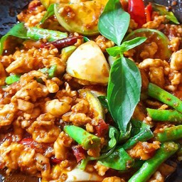 ผัดพริกแกงมะเขือ ถั่วฝักยาว (กับข้าว)