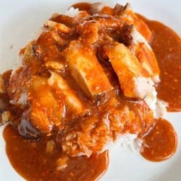 ข้าวหมูกรอบน้ำแดง